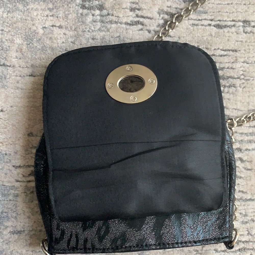 Crossbody - Picture 5 of 6